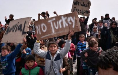 Refugee crisis: Greece begins Turkish deportation of migrants, under EU deal