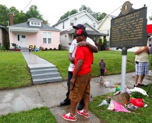 Boxing fans pay their respect to Muhammad Ali at Ali's childhood home in Louisville, Kentucky. REUTERS/John Sommers II