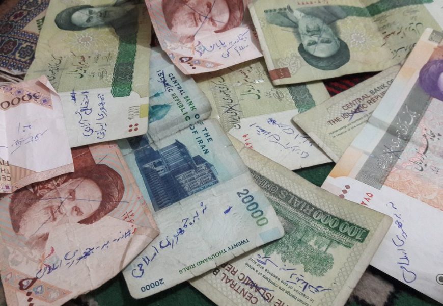 Protest on banknotes in Iran – activists’ way to avoid censorship
