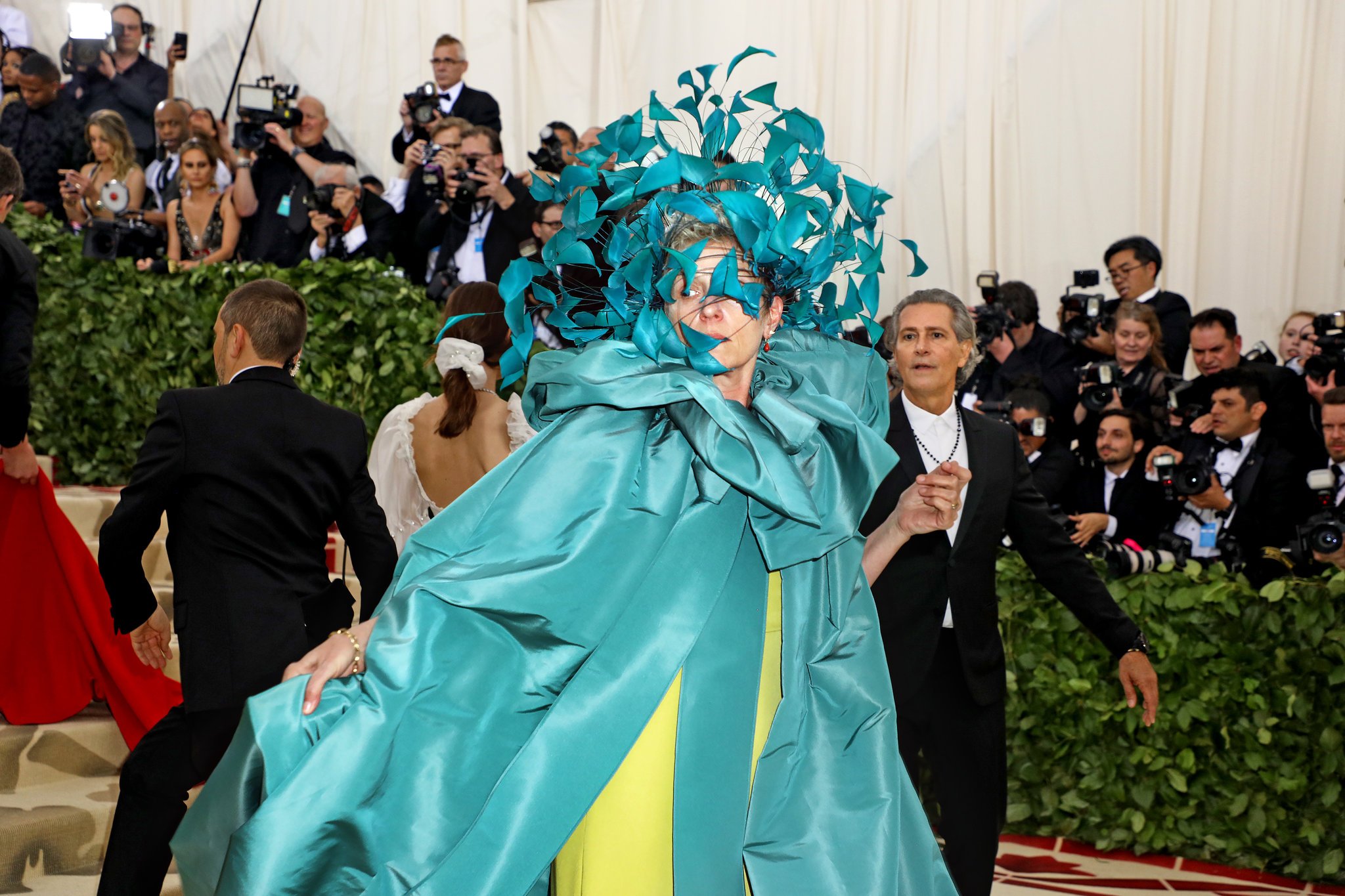 Met gala. Мет Гала. Frances MCDORMAND met Gala. Met Gala 2018. Мет Гала 2018 тематика.