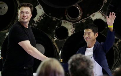 Japanese Billionaire Will Be the First Private Passenger of SpaceX’s Falcon Rocket