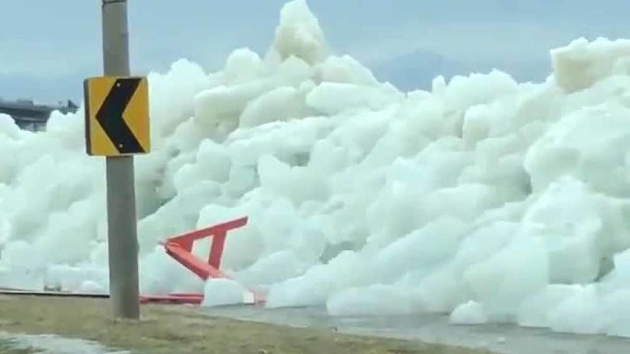 Lake Erie Sends Massive Ice Crashing Ashore