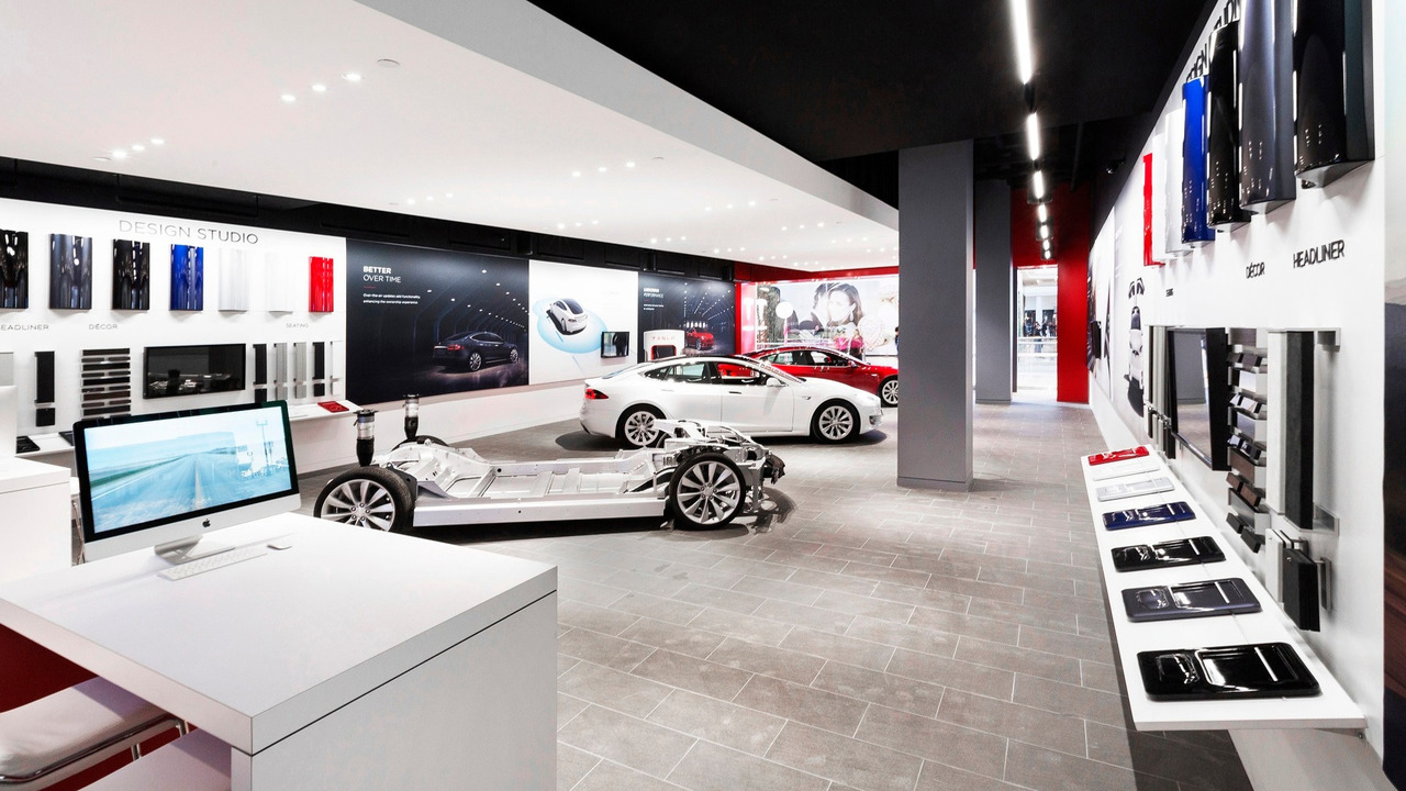 Tesla Continues To Cut Off Personnel While Moving To Online Stores