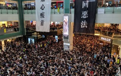 Hong Kong Protests Causes Flights To Be Cancelled and Roads To Be Blocked